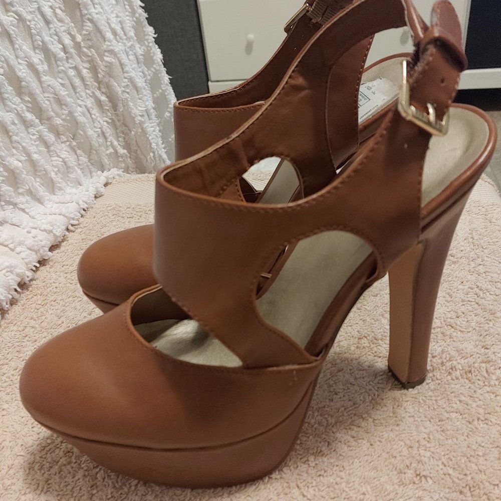GUESS Cognac Platform Cage Roundtoe Heels